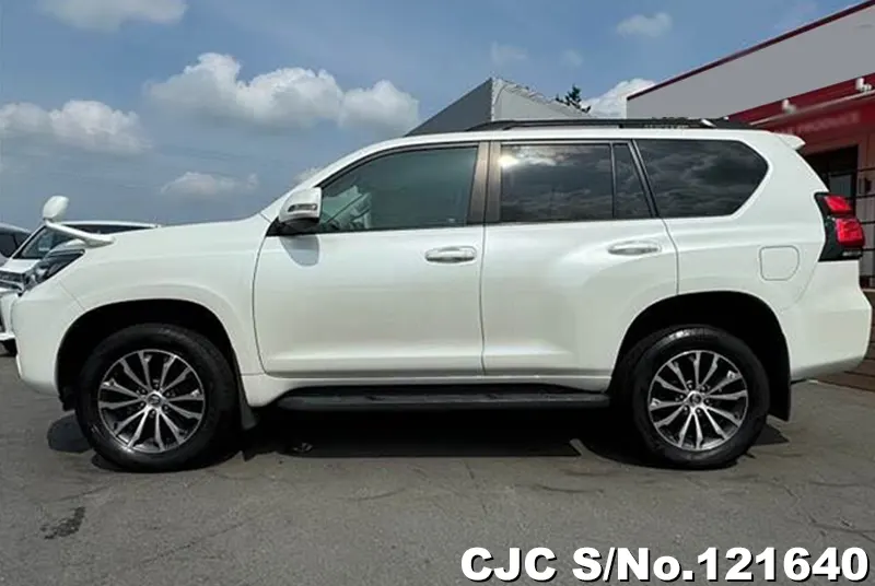 2017 Toyota / Land Cruiser Prado Stock No. 121640