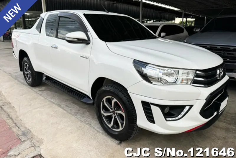 Toyota Hilux in White for Sale Image 0