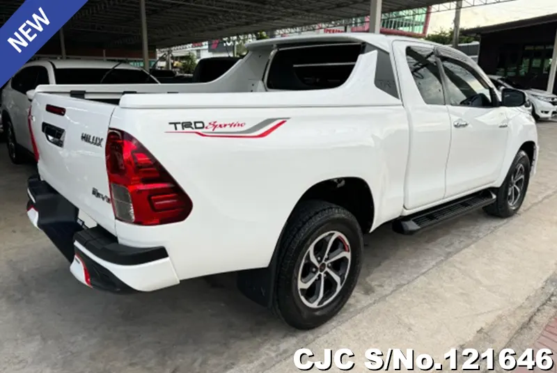 Toyota Hilux in White for Sale Image 2