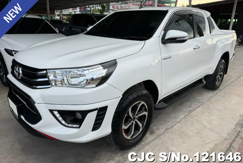 Toyota Hilux in White for Sale Image 3