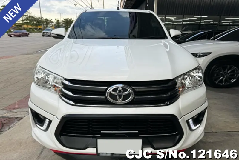 Toyota Hilux in White for Sale Image 4