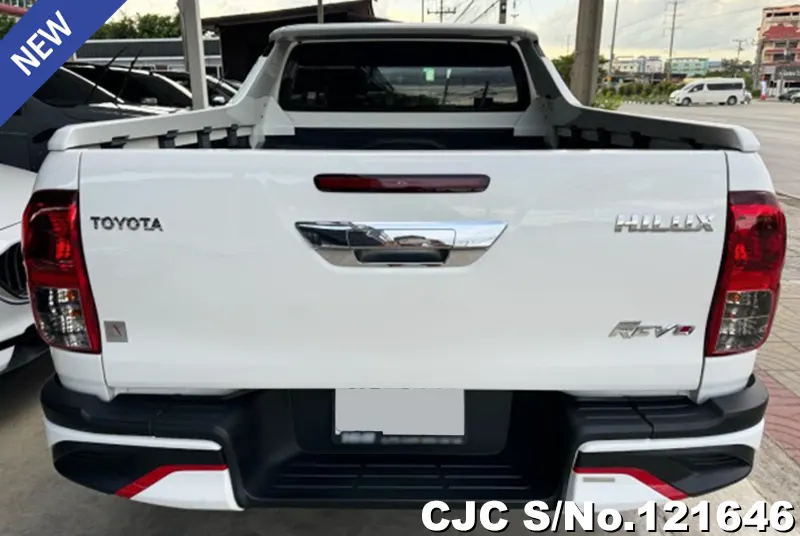 2017 Toyota / Hilux / Revo Stock No. 121646