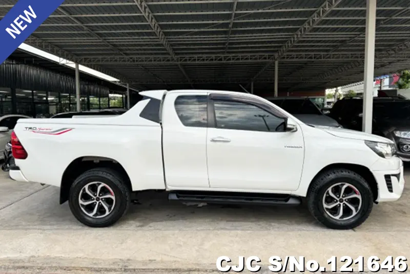 Toyota Hilux in White for Sale Image 6