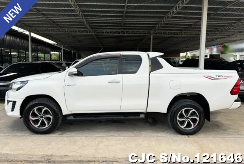 Toyota Hilux in White for Sale Image 7