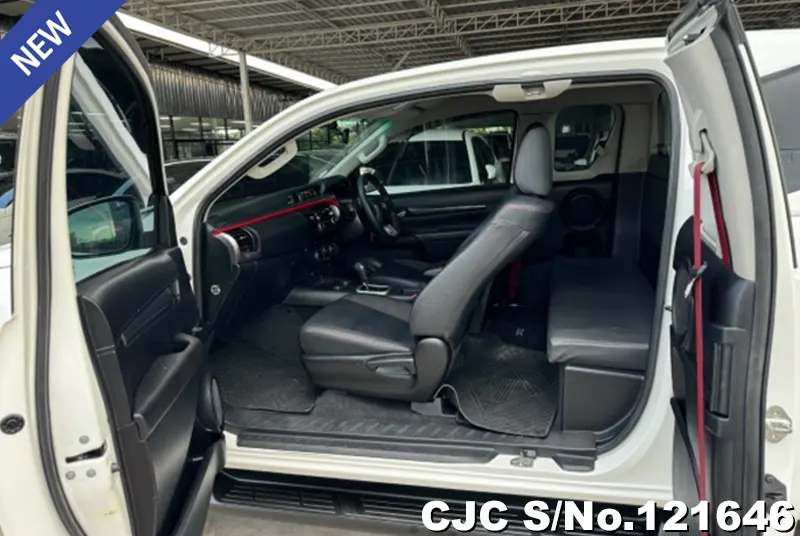 Toyota Hilux in White for Sale Image 9