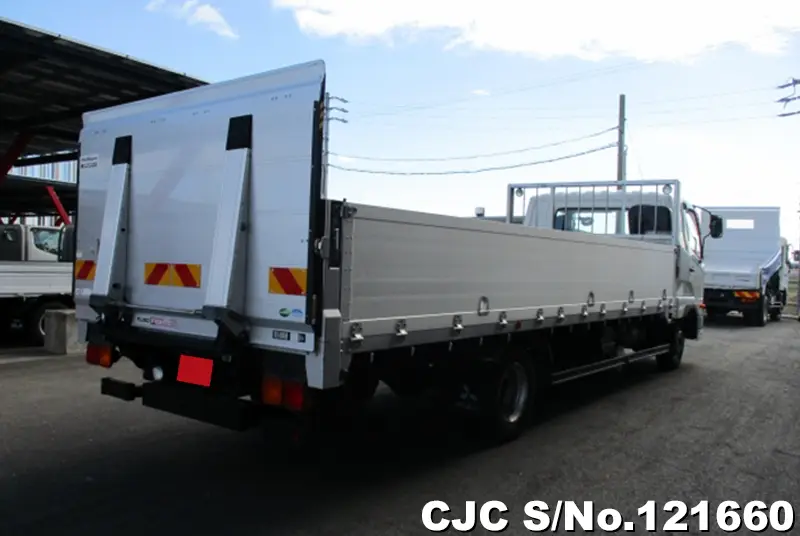 2015 Mitsubishi / Fuso Stock No. 121660