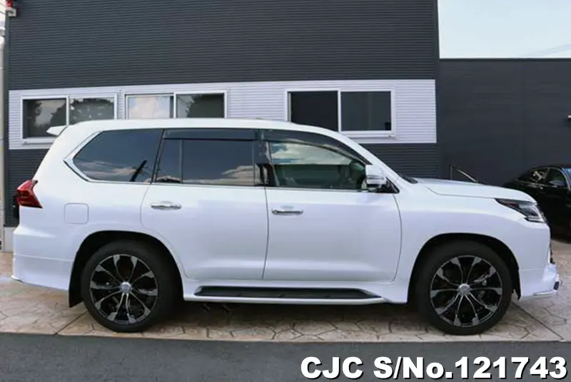 2018 Lexus / LX 570 Stock No. 121743