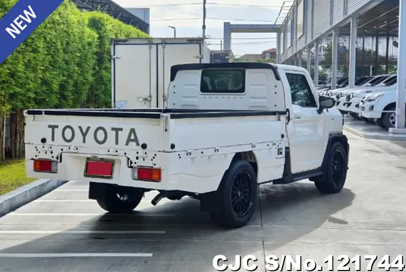 2024 Toyota / Hilux / Champ Stock No. 121744