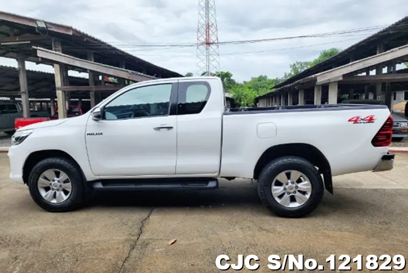 2019 Toyota / Hilux / Revo Stock No. 121829