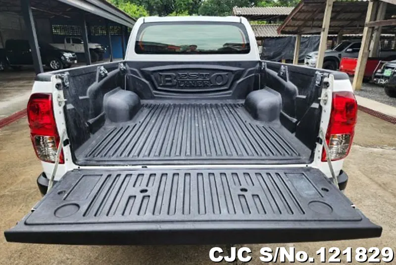 2019 Toyota / Hilux / Revo Stock No. 121829