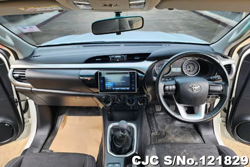 2019 Toyota / Hilux / Revo Stock No. 121829