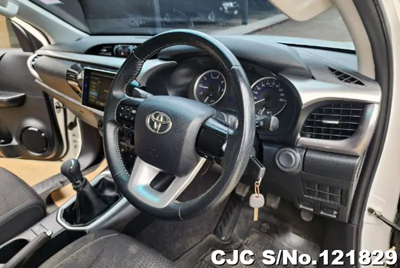 2019 Toyota / Hilux / Revo Stock No. 121829