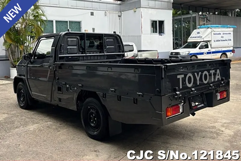 2024 Toyota / Hilux / Champ Stock No. 121845