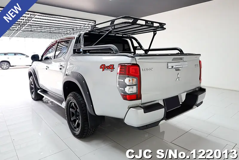 2020 Mitsubishi / Triton Stock No. 122013