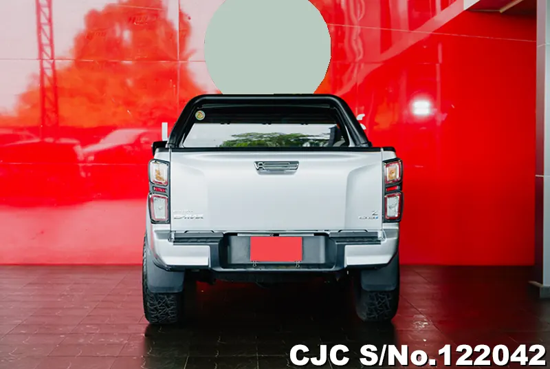 Isuzu D-Max in Silver for Sale Image 2