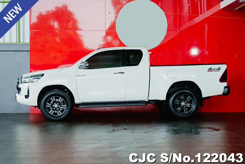 Toyota Hilux in White for Sale Image 4