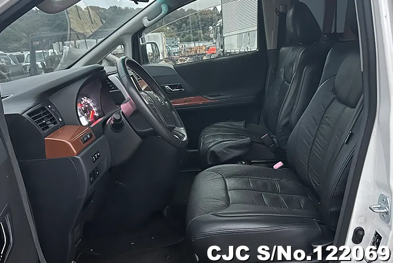 2011 Toyota / Alphard Stock No. 122069