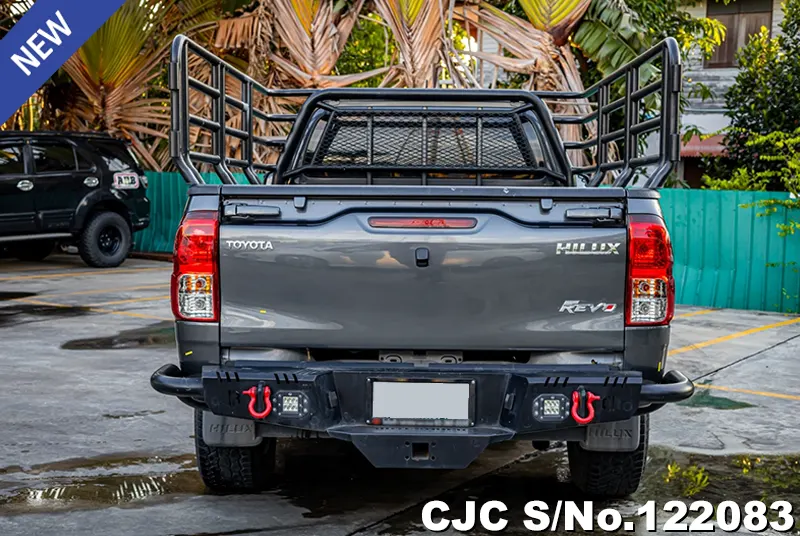 Toyota Hilux in Gray for Sale Image 5