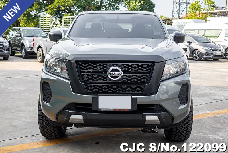 Nissan Navara in Gray for Sale Image 2