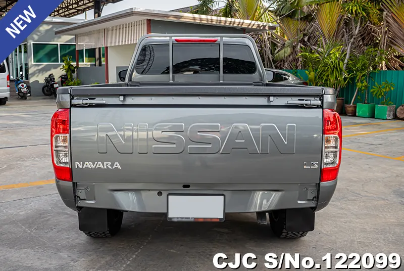 Nissan Navara in Gray for Sale Image 3