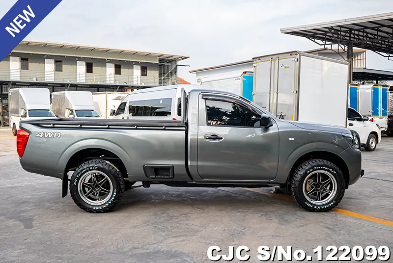 Nissan Navara in Gray for Sale Image 4