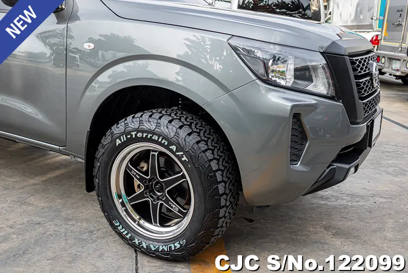 Nissan Navara in Gray for Sale Image 9