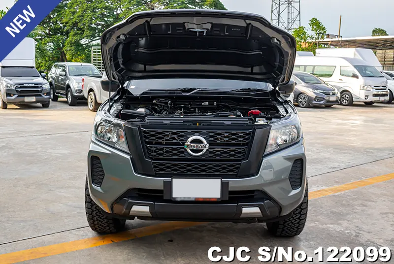 Nissan Navara in Gray for Sale Image 10