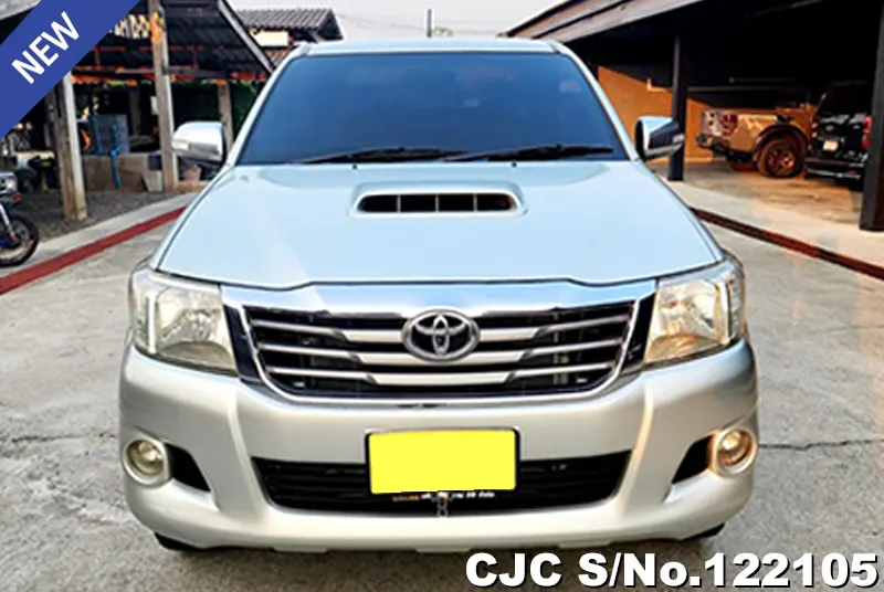 Toyota Hilux in Silver for Sale Image 2