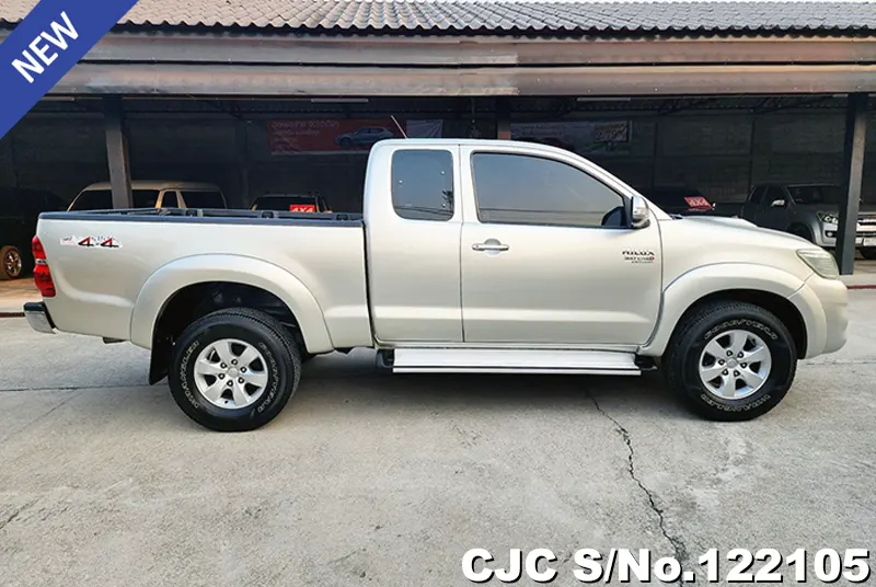 Toyota Hilux in Silver for Sale Image 4