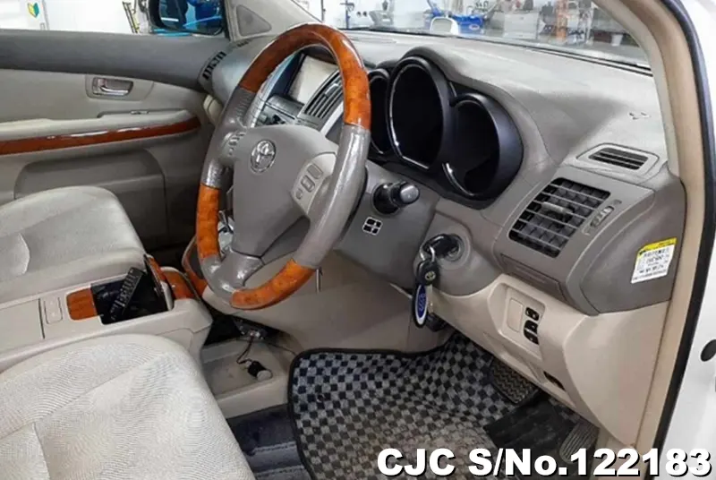 2005 Toyota / Harrier Stock No. 122183