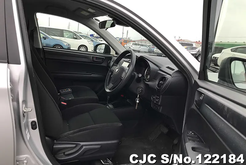 2018 Toyota / Corolla Axio Stock No. 122184