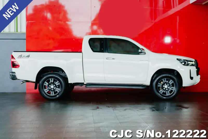 Toyota Hilux in White for Sale Image 3