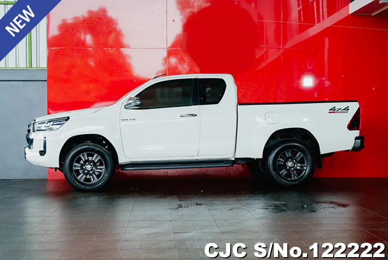 Toyota Hilux in White for Sale Image 4