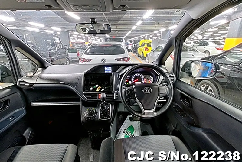 2015 Toyota / Voxy Stock No. 122238