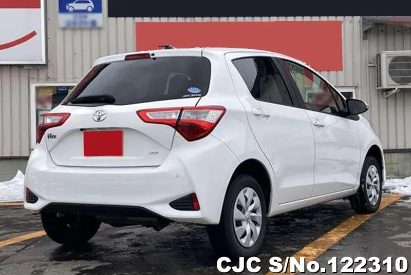 2018 Toyota / Vitz Stock No. 122310