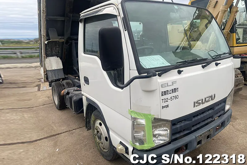 2011 Isuzu / Elf Stock No. 122318