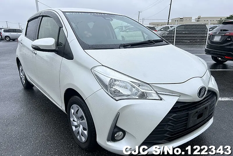 2018 Toyota / Vitz Stock No. 122343