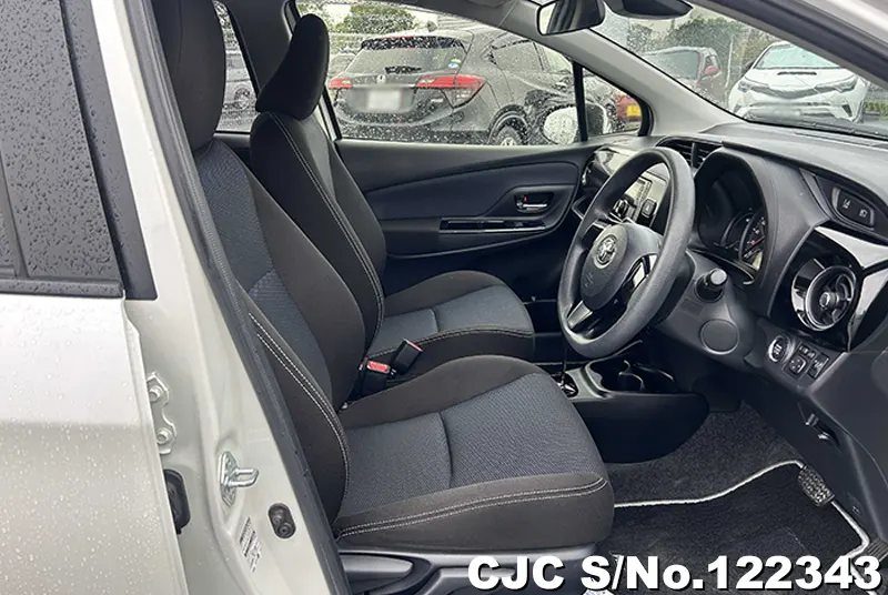 2018 Toyota / Vitz Stock No. 122343