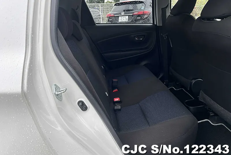 2018 Toyota / Vitz Stock No. 122343