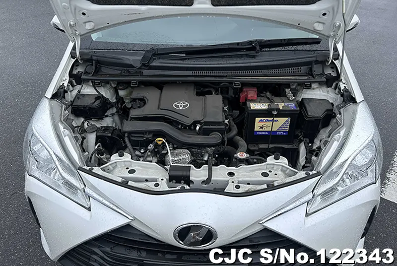 2018 Toyota / Vitz Stock No. 122343