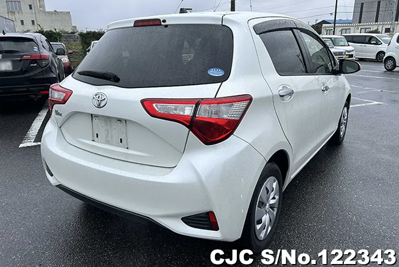 2018 Toyota / Vitz Stock No. 122343