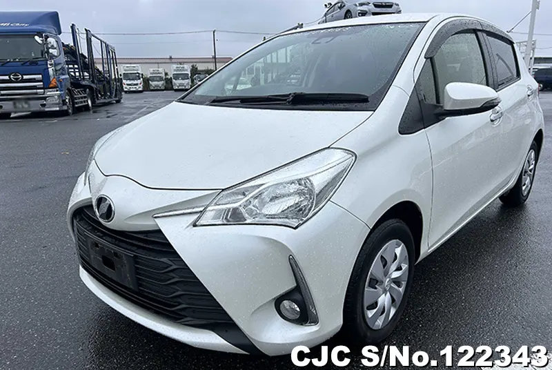 2018 Toyota / Vitz Stock No. 122343