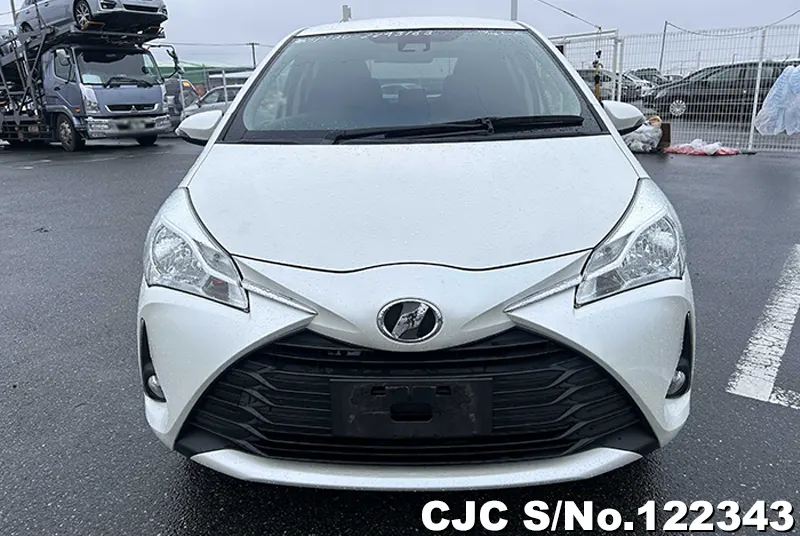 2018 Toyota / Vitz Stock No. 122343