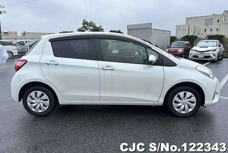 2018 Toyota / Vitz Stock No. 122343