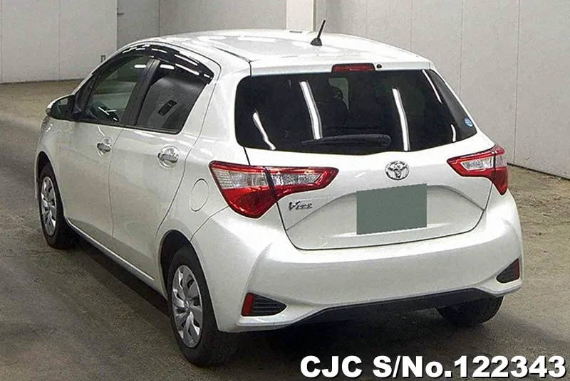 2018 Toyota / Vitz Stock No. 122343