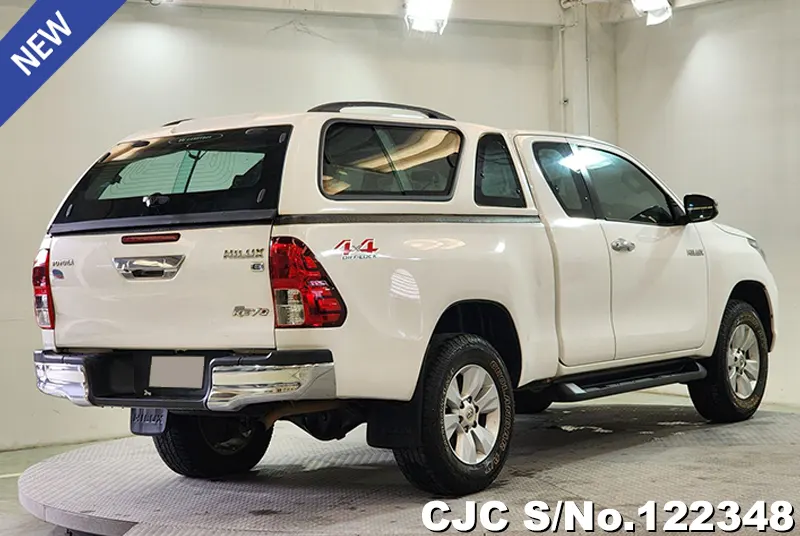 Toyota Hilux in White for Sale Image 2