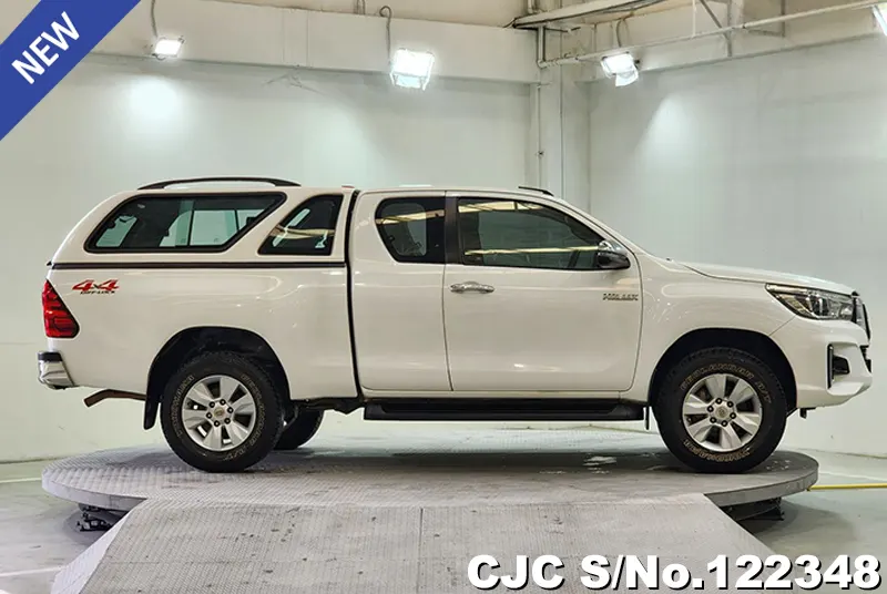 Toyota Hilux in White for Sale Image 5