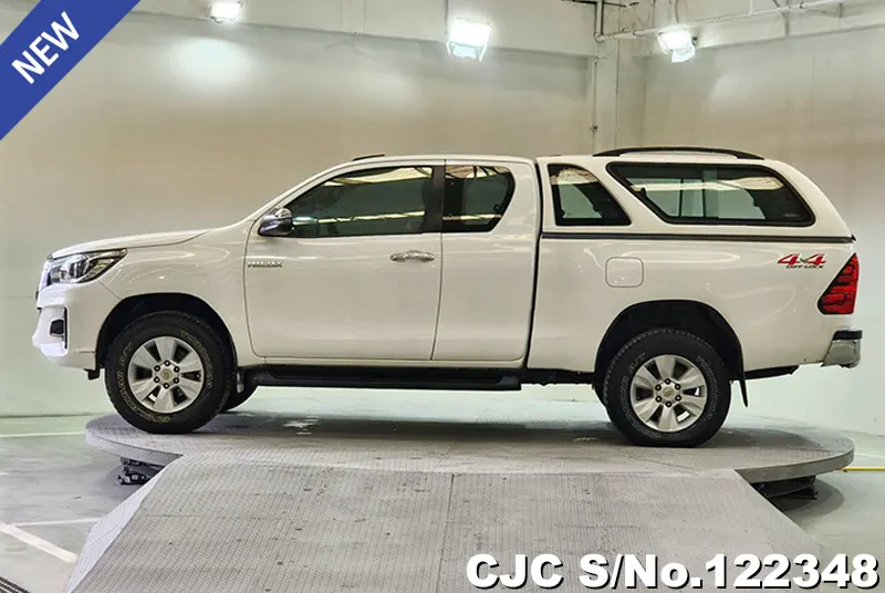 Toyota Hilux in White for Sale Image 6