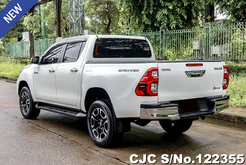 Toyota Hilux in White for Sale Image 1