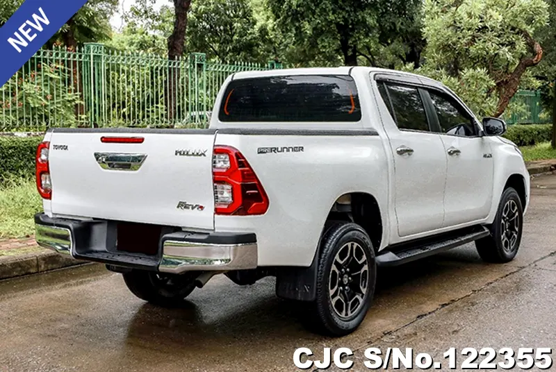 Toyota Hilux in White for Sale Image 2